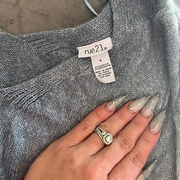 Sweater from Rue 21 and never wore it. - Picture 3 of 4